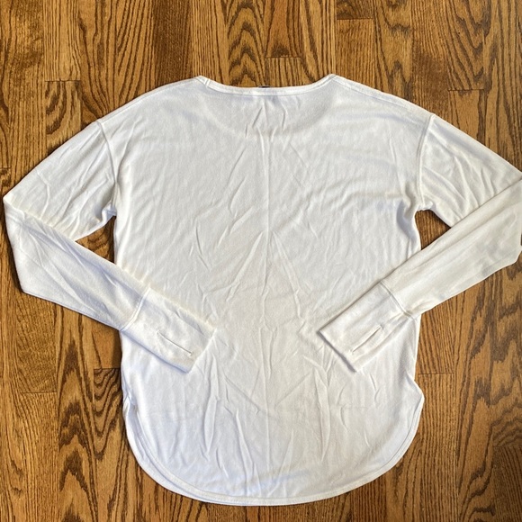 White Athleta rounded hem long sleeve shirt, size S. Great condition some pill - Picture 8 of 11